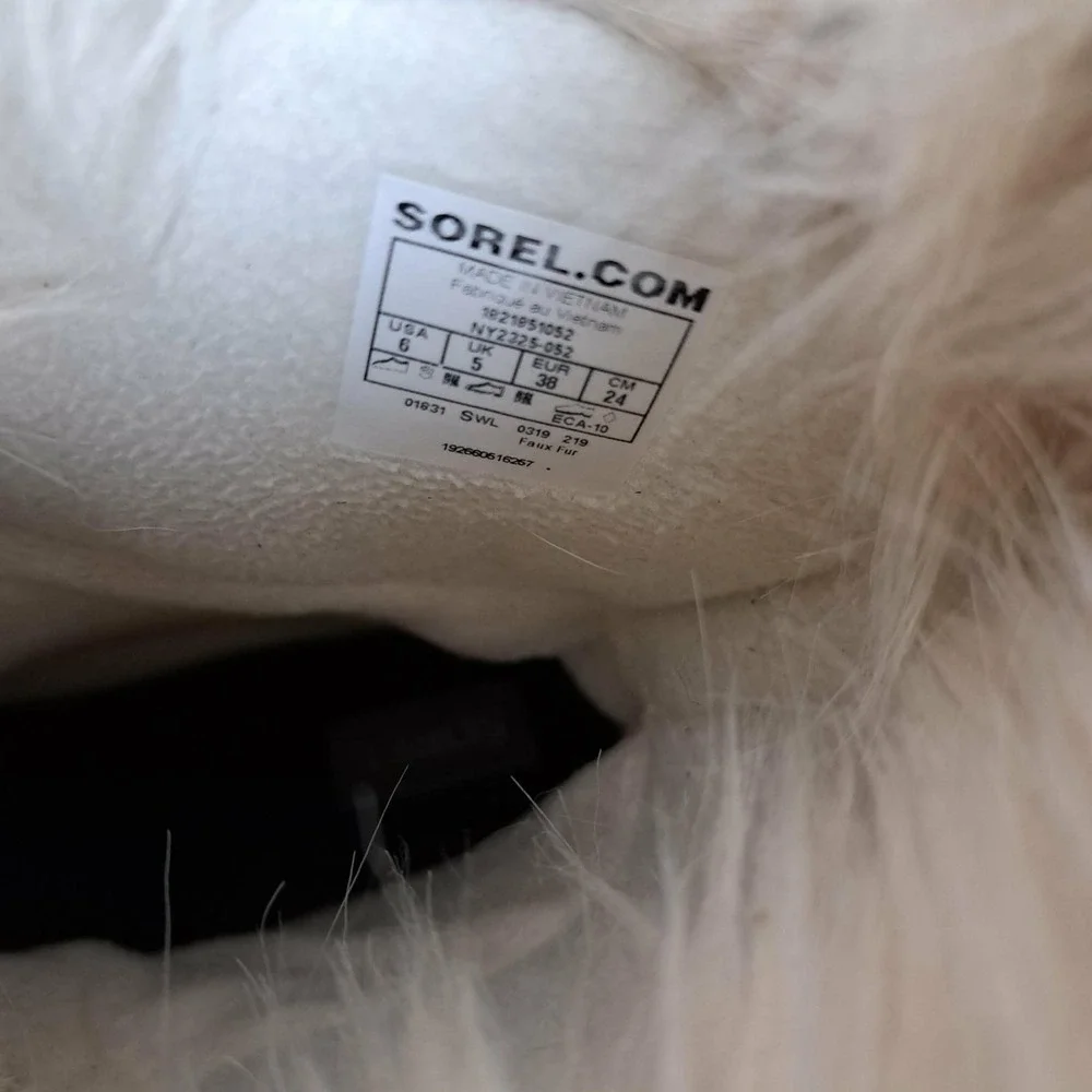 Sorel‎ Women's Waterproof Snow Boots Gray Metallic Fur Lined Lace Up Size 6